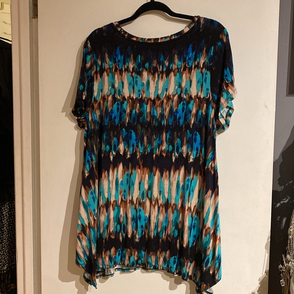 KENAR Abstract Stretchy Top!!! - Picture 2 of 6